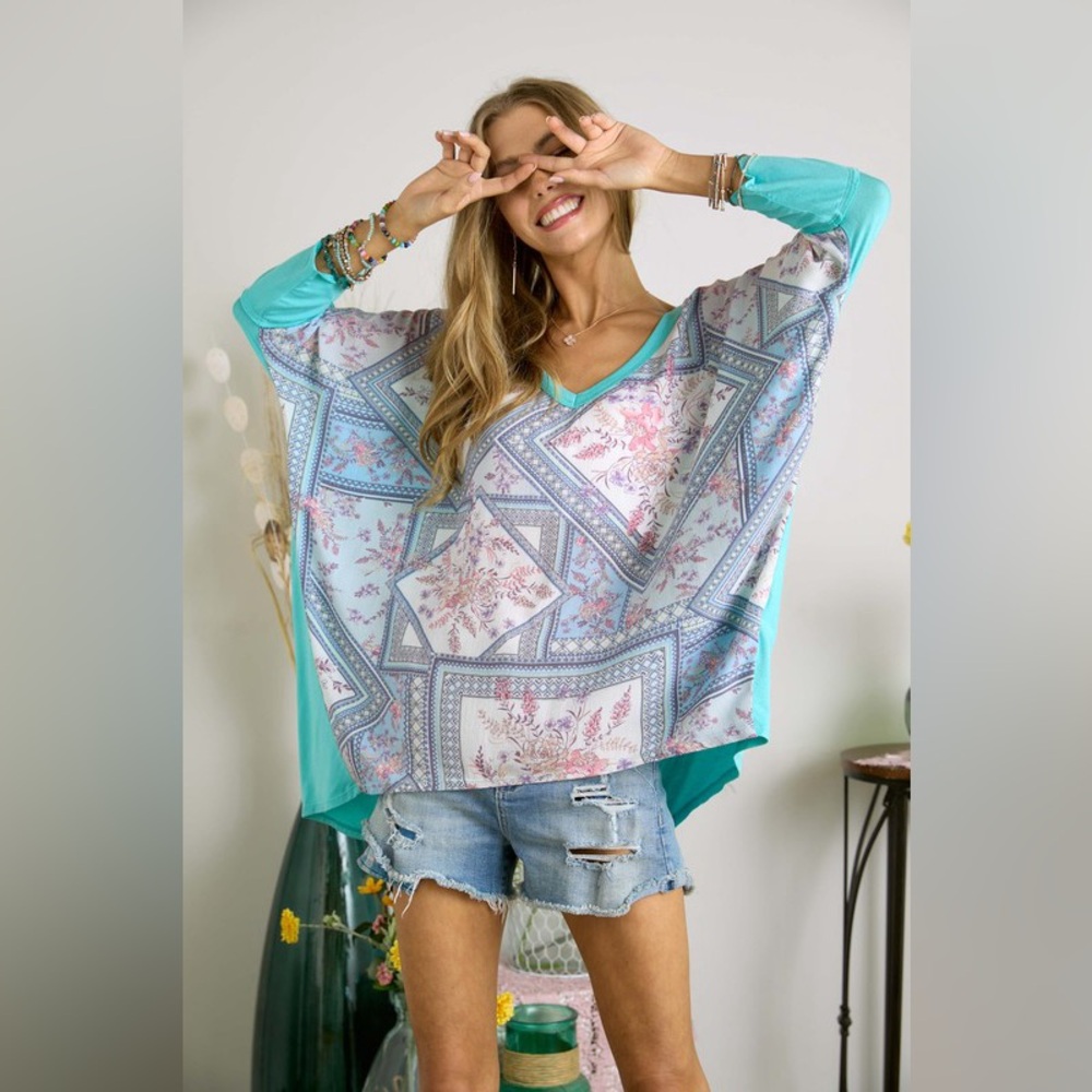 Adora NIP V-Neck Loose Fit Printed Top